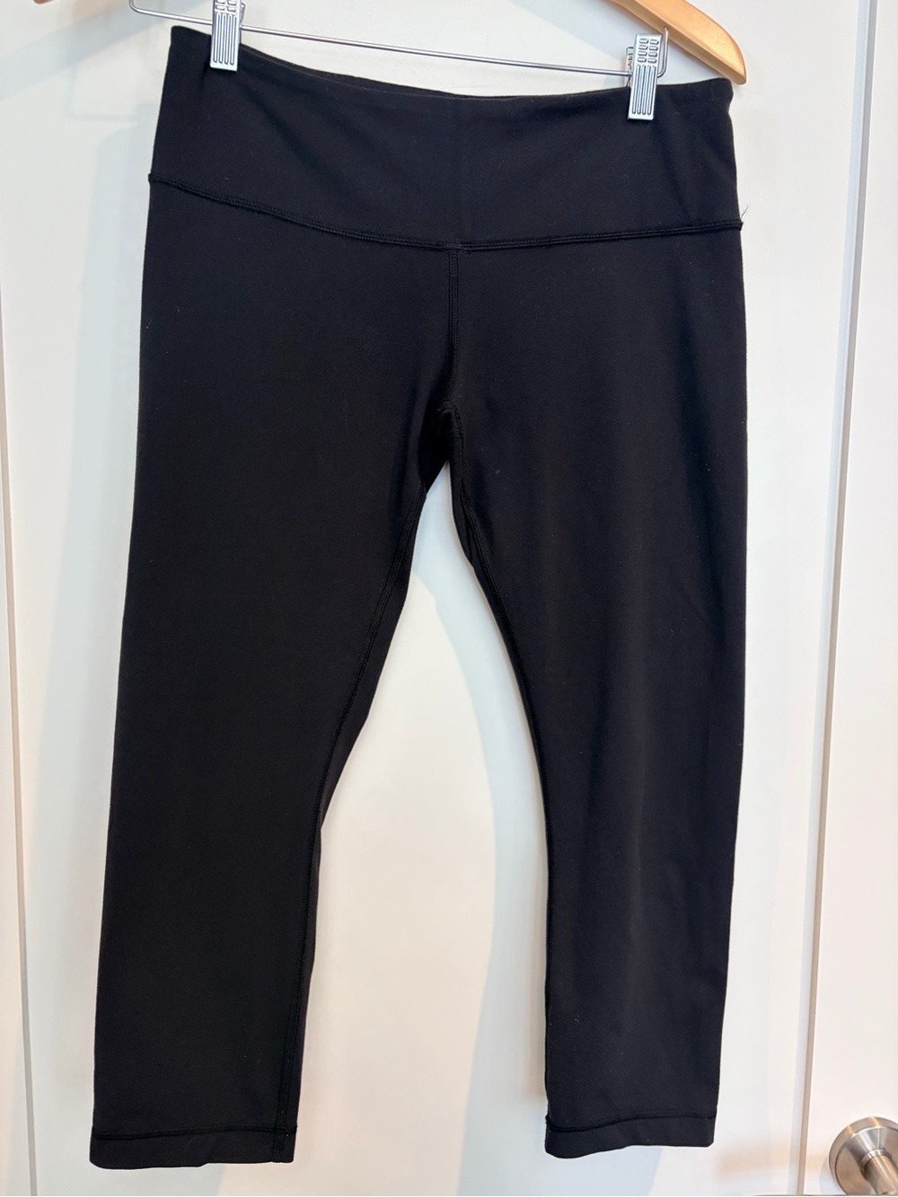 Lululemon Cropped Leggings – Size 8 (23” Inseam)